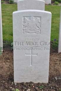 MONT HUON MILITARY CEMETERY, LE TREPORT - PARKIN, JOHN