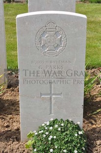 MONT HUON MILITARY CEMETERY, LE TREPORT - PARKS, G