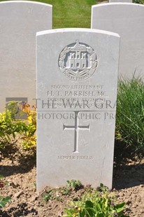 MONT HUON MILITARY CEMETERY, LE TREPORT - PARRISH, HARRY THORBURN