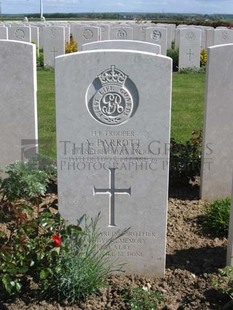 MONT HUON MILITARY CEMETERY, LE TREPORT - PARROTT, ARTHUR