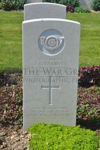 MONT HUON MILITARY CEMETERY, LE TREPORT - PARROTT, JOHN CHARLES