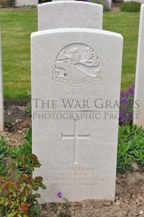 MONT HUON MILITARY CEMETERY, LE TREPORT - PARSONS, PIERCE