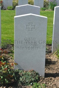 MONT HUON MILITARY CEMETERY, LE TREPORT - PEITSCH, GUSTAV