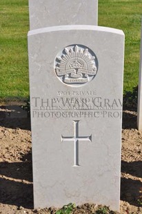 MONT HUON MILITARY CEMETERY, LE TREPORT - PERROTT, WILLIAM