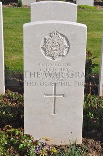 MONT HUON MILITARY CEMETERY, LE TREPORT - PETCHEY, C