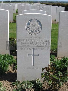 MONT HUON MILITARY CEMETERY, LE TREPORT - PETLEY, HUBERT STEWART