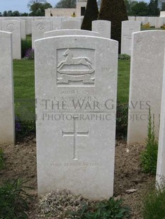 MONT HUON MILITARY CEMETERY, LE TREPORT - PINCHEN, JOHN ALLEN