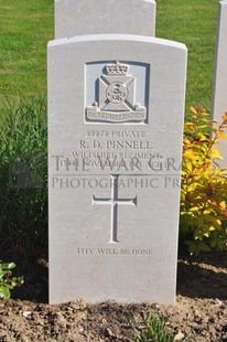 MONT HUON MILITARY CEMETERY, LE TREPORT - PINNELL, REGINALD DEANE