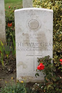 MONT HUON MILITARY CEMETERY, LE TREPORT - PLUMB, WALTER