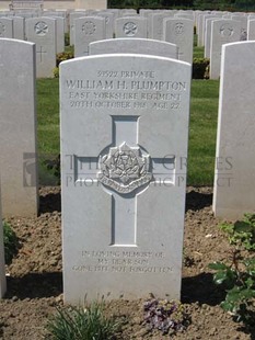 MONT HUON MILITARY CEMETERY, LE TREPORT - PLUMPTON, WILLIAM HAROLD