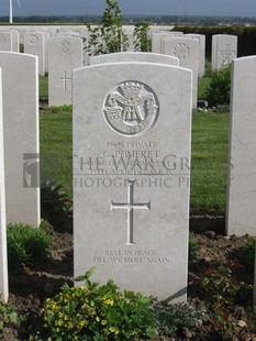 MONT HUON MILITARY CEMETERY, LE TREPORT - POMFRET, GEORGE