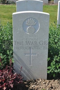 MONT HUON MILITARY CEMETERY, LE TREPORT - POOLE, HAROLD