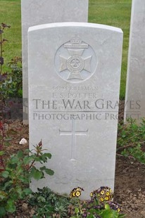 MONT HUON MILITARY CEMETERY, LE TREPORT - POTTER, F S