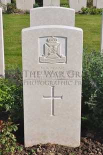 MONT HUON MILITARY CEMETERY, LE TREPORT - POTTER, WILLIAM