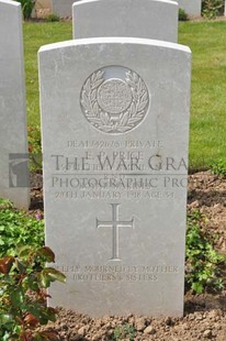 MONT HUON MILITARY CEMETERY, LE TREPORT - PRICE, EDGAR PERCIVAL