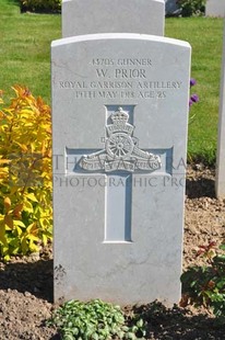 MONT HUON MILITARY CEMETERY, LE TREPORT - PRIOR, WALTER