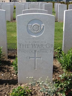 MONT HUON MILITARY CEMETERY, LE TREPORT - PROCTER, A R