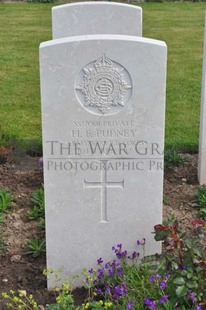 MONT HUON MILITARY CEMETERY, LE TREPORT - PUDNEY, H F