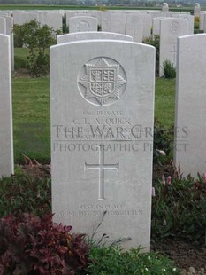 MONT HUON MILITARY CEMETERY, LE TREPORT - QUICK, C T A