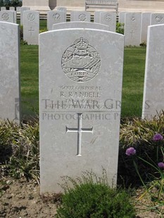 MONT HUON MILITARY CEMETERY, LE TREPORT - RANDELL, ROBERT