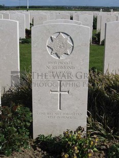 MONT HUON MILITARY CEMETERY, LE TREPORT - REDMOND, N