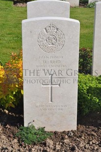 MONT HUON MILITARY CEMETERY, LE TREPORT - REID, W