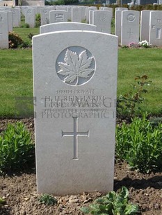 MONT HUON MILITARY CEMETERY, LE TREPORT - REINHARDT, HARRY HUESTIS