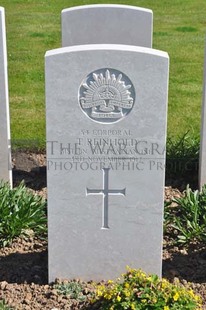 MONT HUON MILITARY CEMETERY, LE TREPORT - REINHOID, T