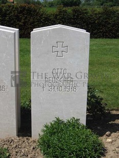 MONT HUON MILITARY CEMETERY, LE TREPORT - REUSCHER, OTTO