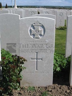 MONT HUON MILITARY CEMETERY, LE TREPORT - REYNOLDS, FREDERICK SYDNEY