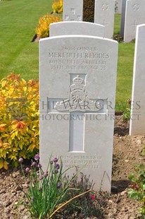 MONT HUON MILITARY CEMETERY, LE TREPORT - RHODES, MEREDITH