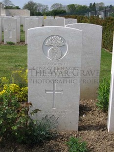 MONT HUON MILITARY CEMETERY, LE TREPORT - RICHARDS, EDWARD