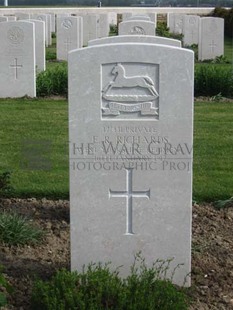 MONT HUON MILITARY CEMETERY, LE TREPORT - RICHARDS, E R