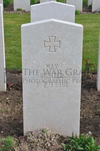 MONT HUON MILITARY CEMETERY, LE TREPORT - RICHTER, MAX