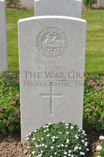 MONT HUON MILITARY CEMETERY, LE TREPORT - RIDOUT, F