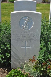 MONT HUON MILITARY CEMETERY, LE TREPORT - RILEY, RAYMOND