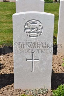 MONT HUON MILITARY CEMETERY, LE TREPORT - ROACH, GEORGE EDWARD