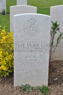 MONT HUON MILITARY CEMETERY, LE TREPORT - ROBERTS, HERBERT THOMAS