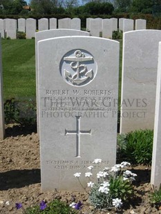 MONT HUON MILITARY CEMETERY, LE TREPORT - ROBERTS, ROBERT WILLIAM