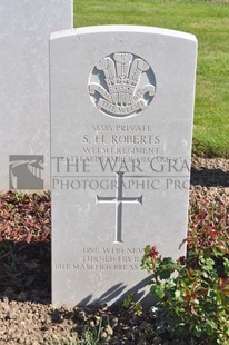 MONT HUON MILITARY CEMETERY, LE TREPORT - ROBERTS, SPENCER HARRY