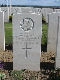 MONT HUON MILITARY CEMETERY, LE TREPORT - ROBERTS, W