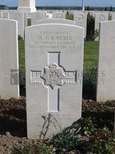 MONT HUON MILITARY CEMETERY, LE TREPORT - ROBERTS, WILLIAM FREDERICK