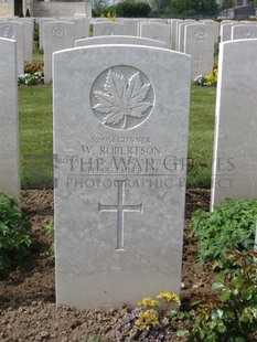 MONT HUON MILITARY CEMETERY, LE TREPORT - ROBERTSON, W