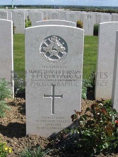 MONT HUON MILITARY CEMETERY, LE TREPORT - ROBINSON, ALBERT EDWARD