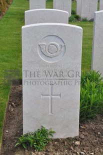 MONT HUON MILITARY CEMETERY, LE TREPORT - ROCHFORD, D