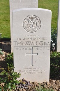 MONT HUON MILITARY CEMETERY, LE TREPORT - RODGERS, GRAHAM