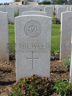 MONT HUON MILITARY CEMETERY, LE TREPORT - ROGERS, HAROLD HARRIS