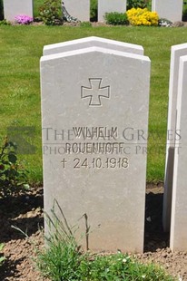 MONT HUON MILITARY CEMETERY, LE TREPORT - ROUENHOFF, WILHELM