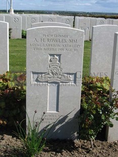 MONT HUON MILITARY CEMETERY, LE TREPORT - ROWLES, ARTHUR HERBERT