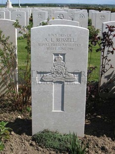 MONT HUON MILITARY CEMETERY, LE TREPORT - RUSSELL, A L